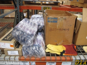 LOT TO INCLUDE: LARGE QUANTITY OF LEATHER, RUBBER AND LATEX GLOVES. LOADING & HANDLING FEE $15-4175